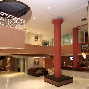 Golden Tulip Tghat Hotel